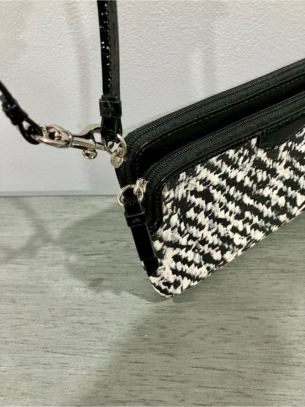 Coach Black & White Woven Design Wristlet Wallet - double zip! - Picture 4 of 10
